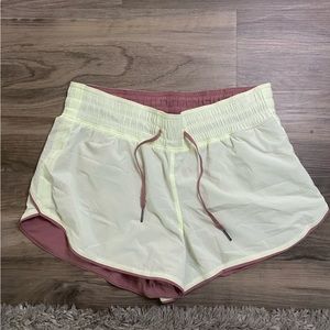 Lululemon hotty hot shorts size 8 women’s
